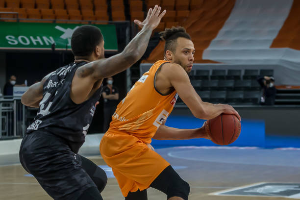 而令人意外 而令人意外